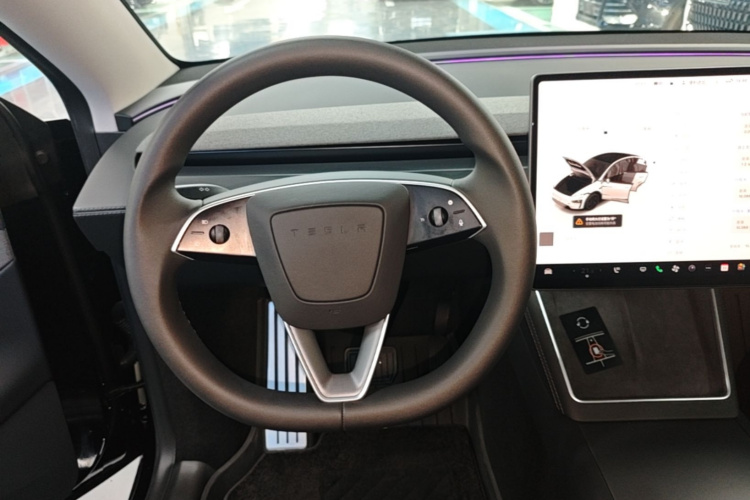Tesla Model Y 2025 #11 Tesla Model Y 2025 car image #11