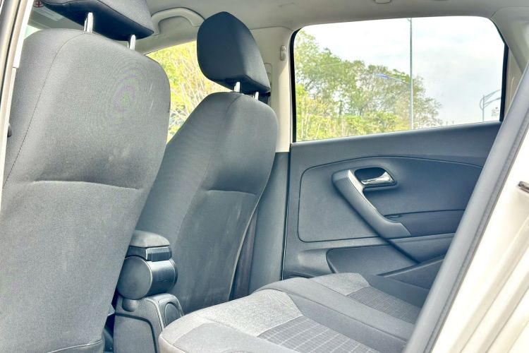 Volkswagen Polo 2015 car image #22