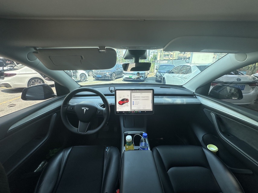 Tesla Model Y 2023 car image #8