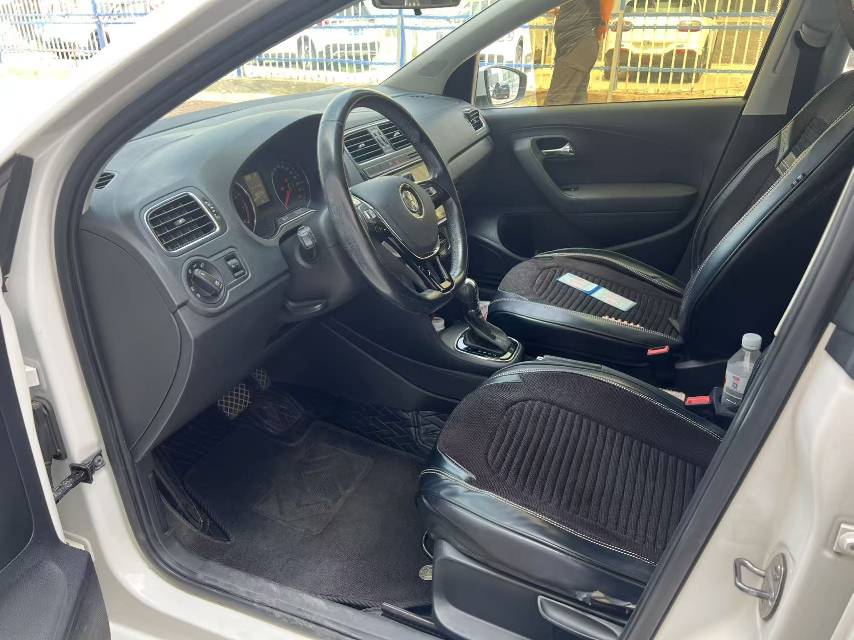 Volkswagen Polo 2018 car image #2