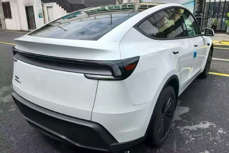 Tesla Model Y 2026 car image #7