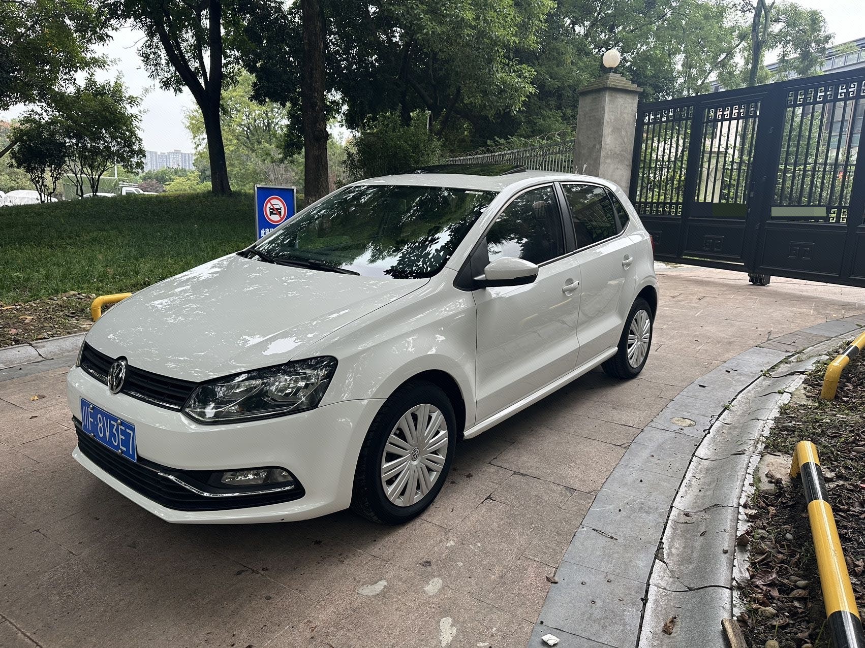 Volkswagen Polo 2016 Volkswagen Polo 2016 car image