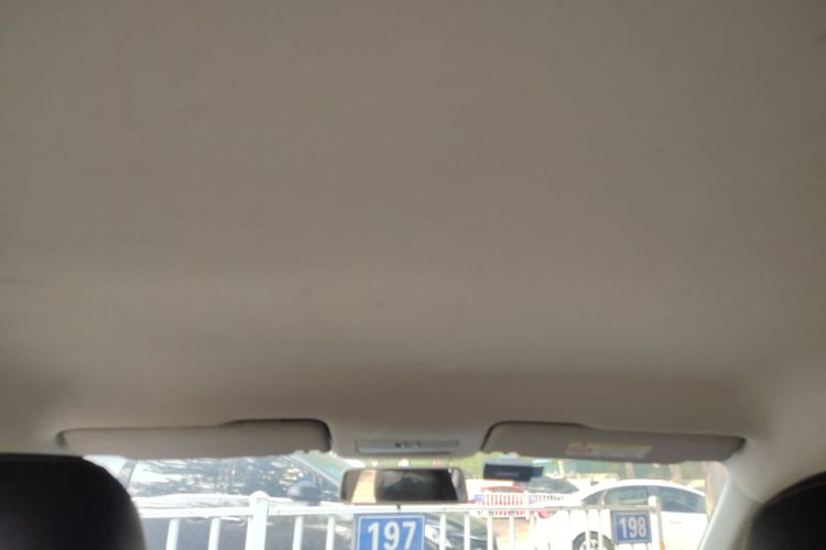 Volkswagen Santana 2018 صورة سيارة #20