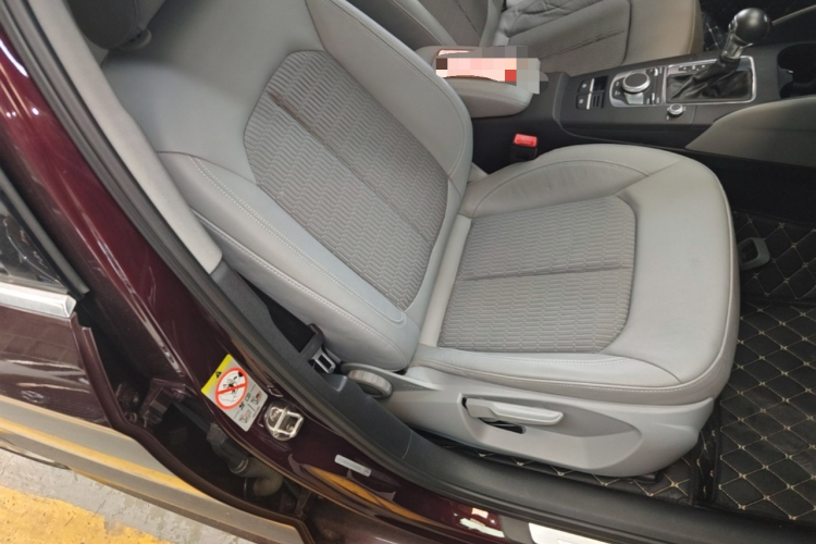 Audi A3 2019 immagine di auto #24