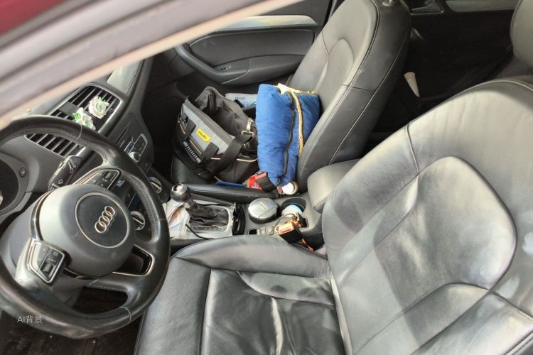 Audi Q3 2015 car image #17