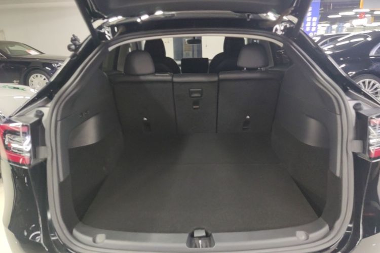 Tesla Model Y 2021 car image #19
