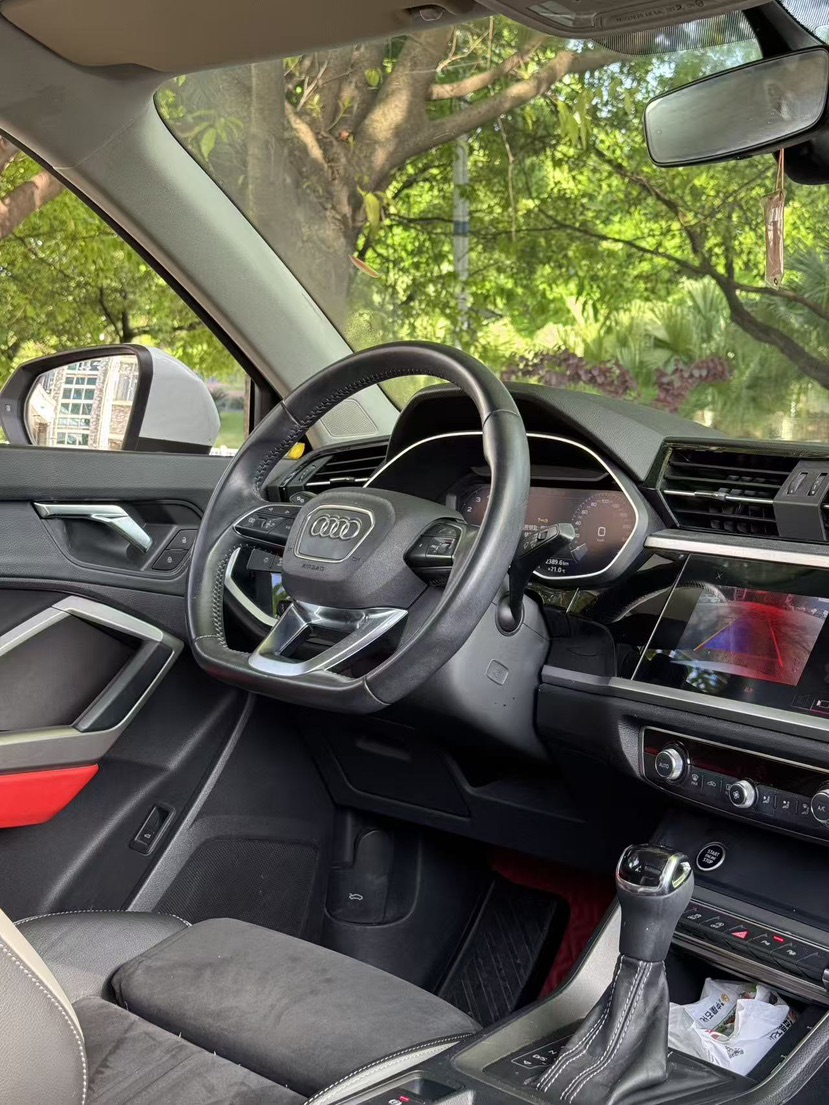 Audi Q3 2021 car image #5