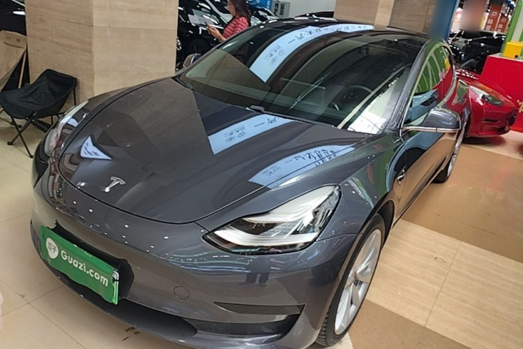 Tesla Model 3 2020 car image #2