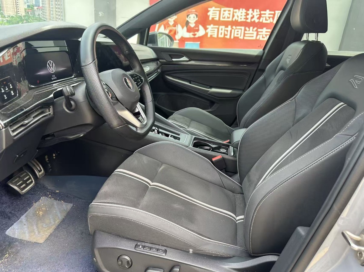 Volkswagen Golf 2023 car image #4