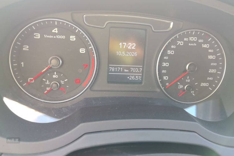 Audi Q3 2017 car image #14