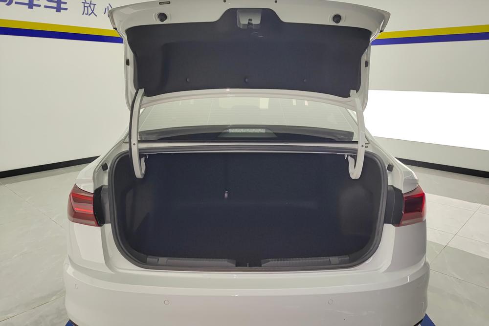 Volkswagen Bora 2022 car image #17