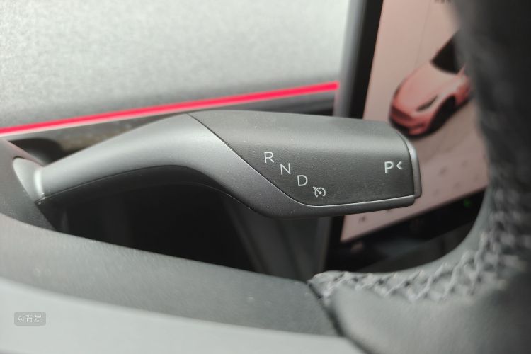 Tesla Model Y 2024 car image #16