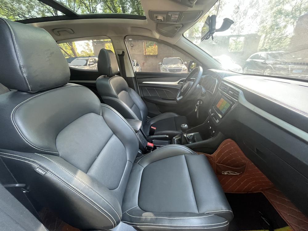 MG ZS 2018 car image #14