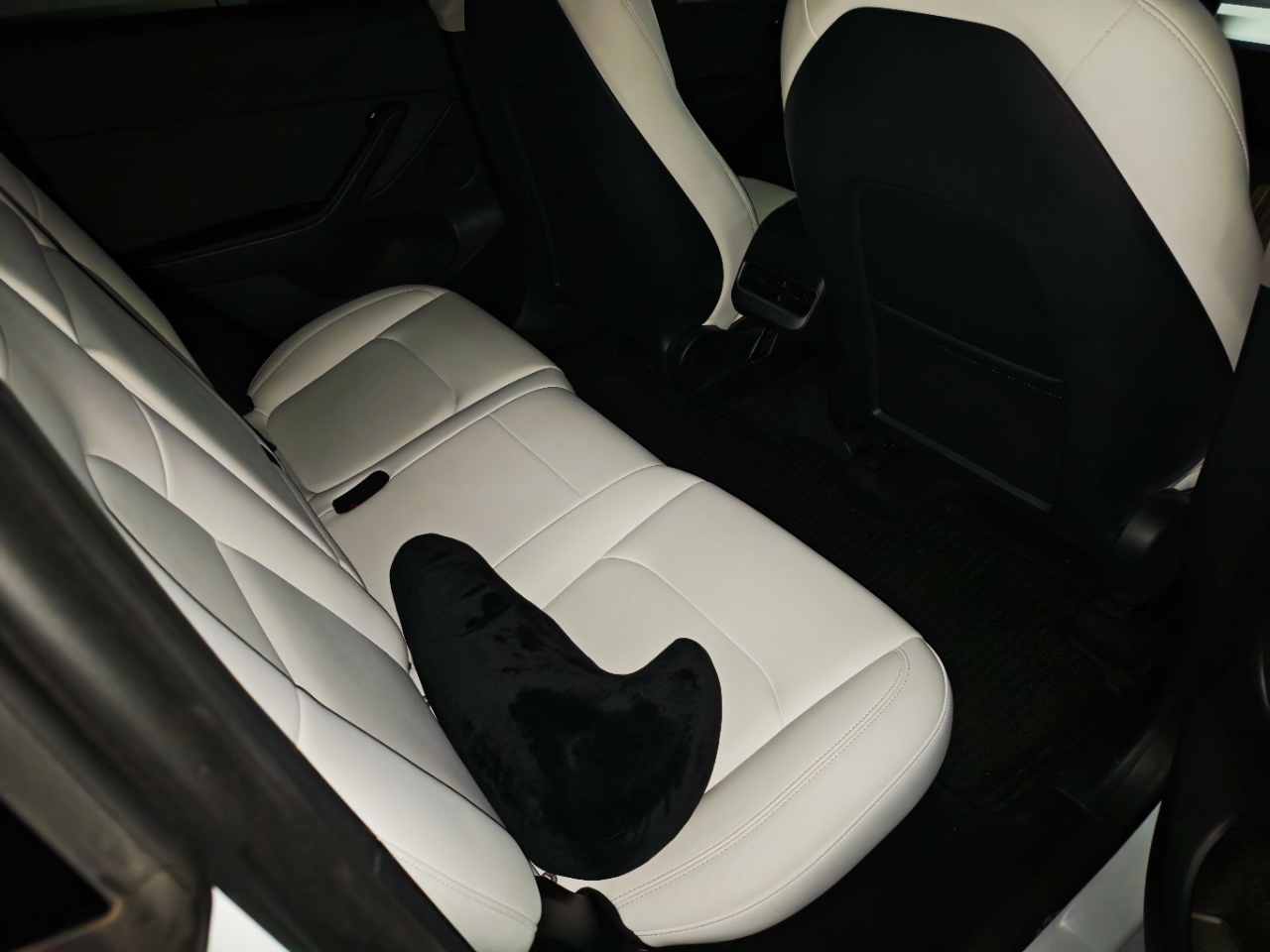 Tesla Model Y 2022 #6 Tesla Model Y 2022 car image #6