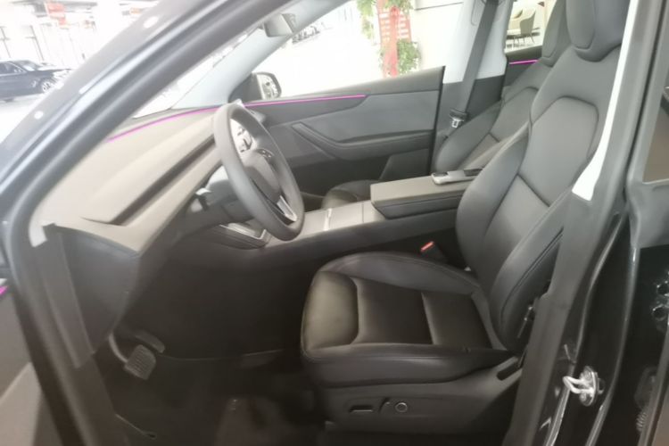 Tesla Model Y 2025 #15 Tesla Model Y 2025 car image #15