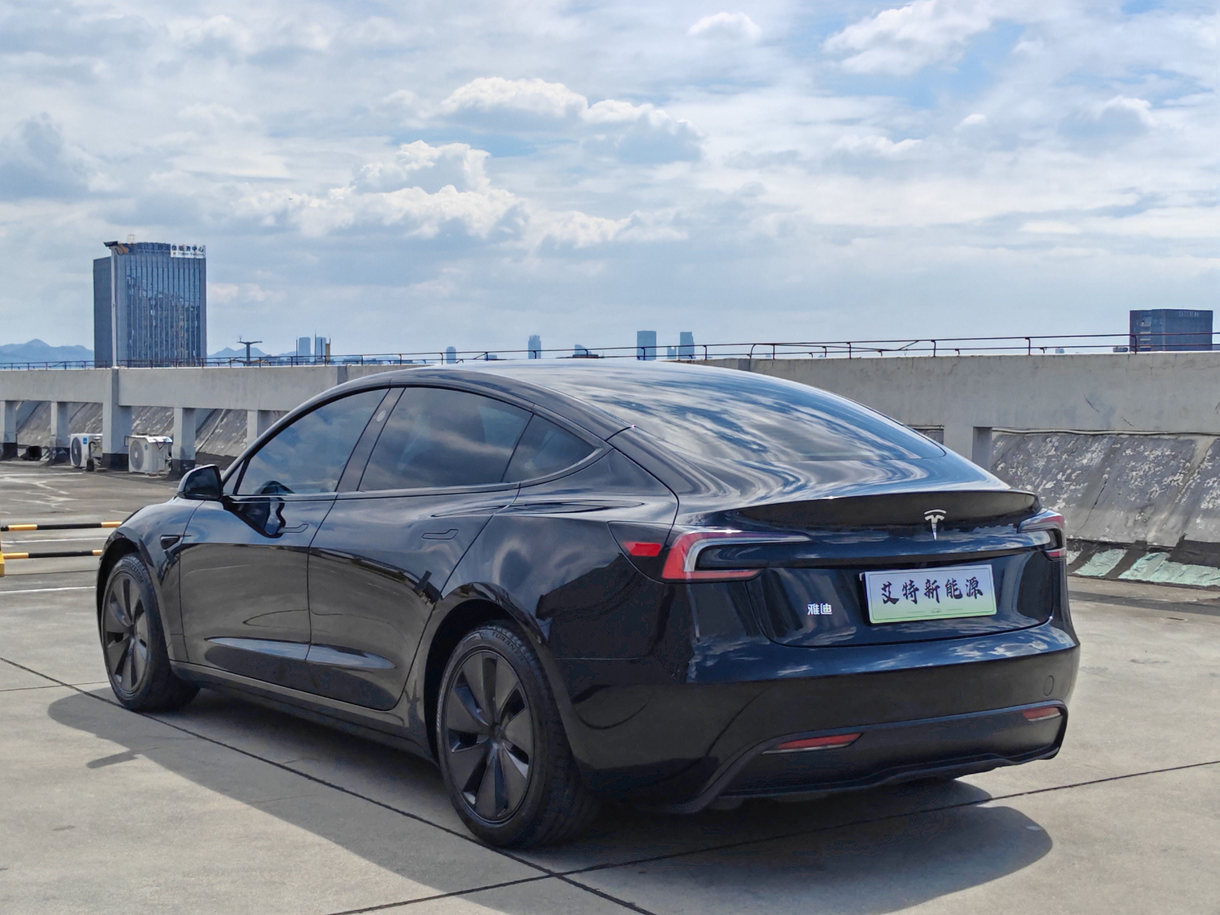 Tesla Model 3 2025 car image #4