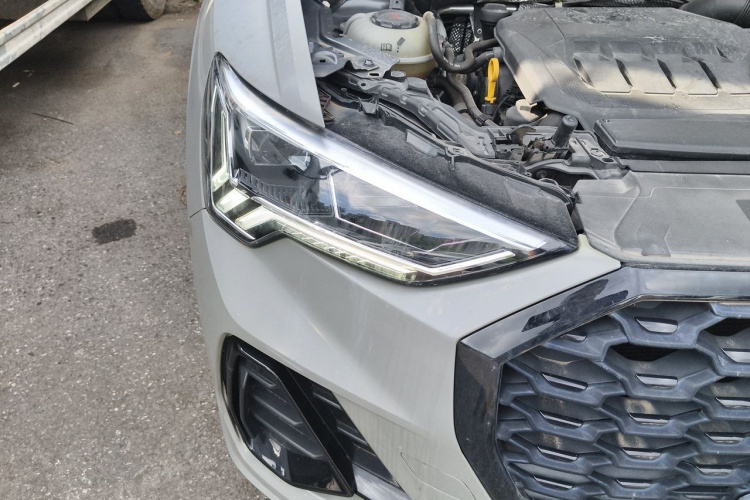Audi Q3 2021 car image #8