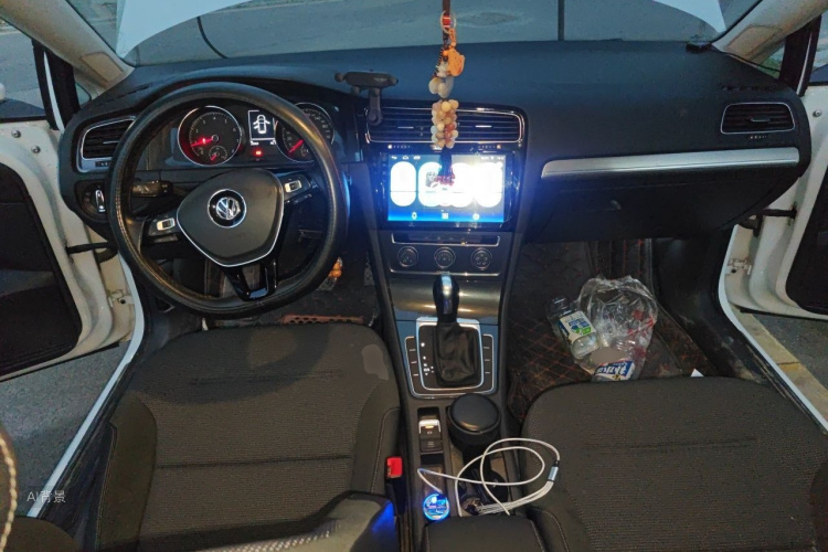Volkswagen Golf 2019 car image #11