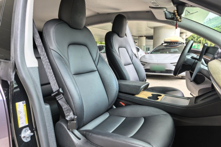 Tesla Model Y 2022 immagine di auto #10