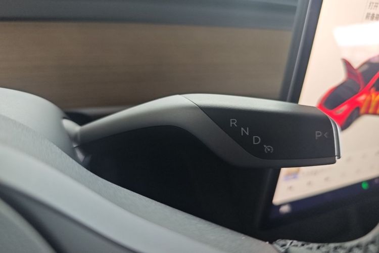 Tesla Model Y 2021 #14 Tesla Model Y 2021 car image #14