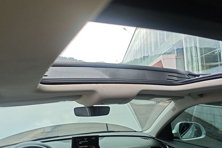 Audi Q3 2019 car image #18