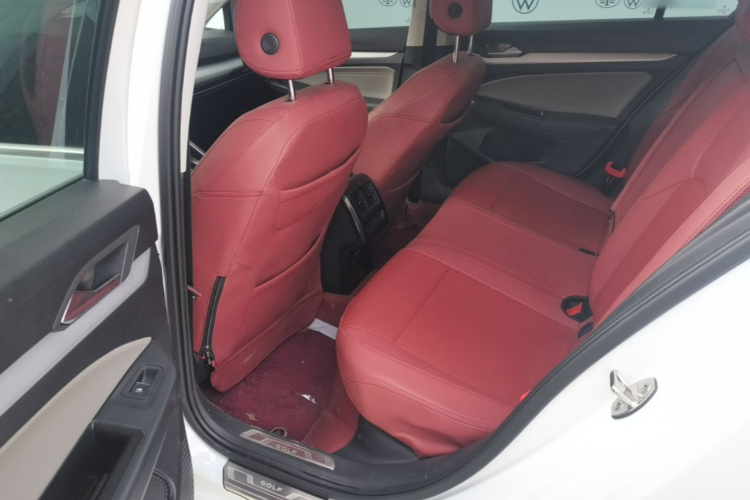 Volkswagen Golf 2024 car image #17