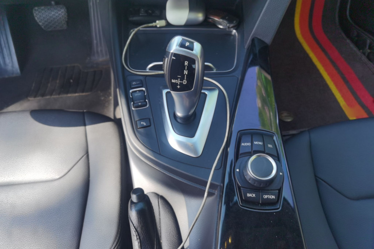 BMW 3 Series 2017 car image #18
