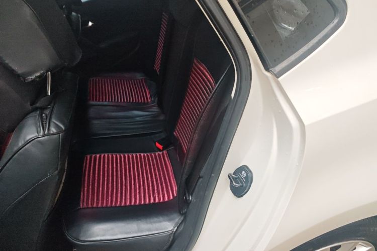 Volkswagen Polo 2015 car image #10