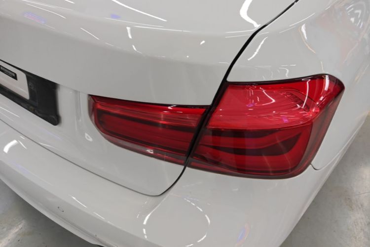 BMW 3 Series 2018 #8 BMW 3 Series 2018 car image #8