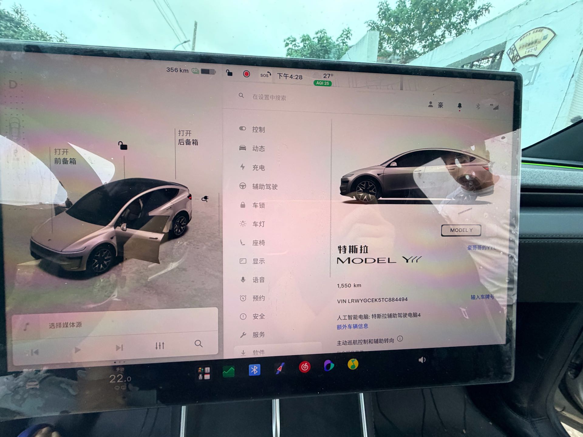 Tesla Model Y L 2026 #4 Tesla Model Y L 2026 car image #4