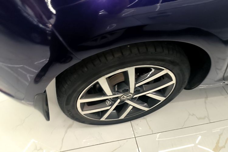 Volkswagen Golf 2020 car image #10