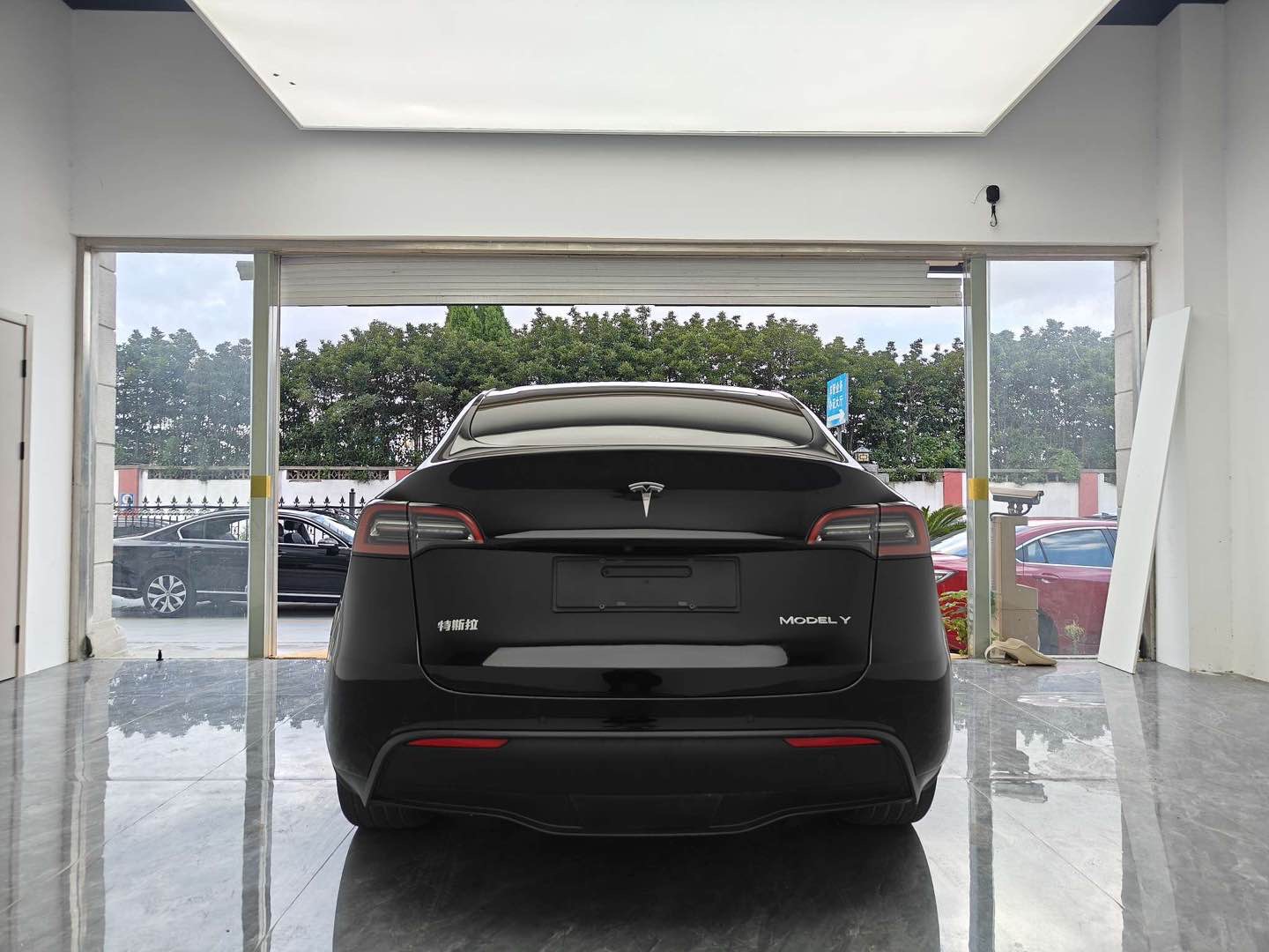 Tesla Model Y 2022 #4 Tesla Model Y 2022 car image #4