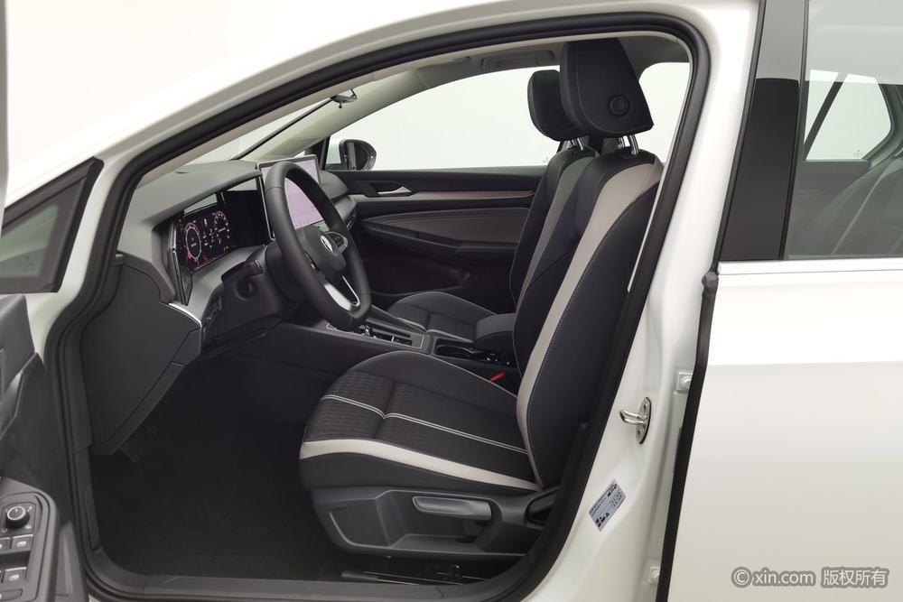 Volkswagen Golf 2026 صورة سيارة #17