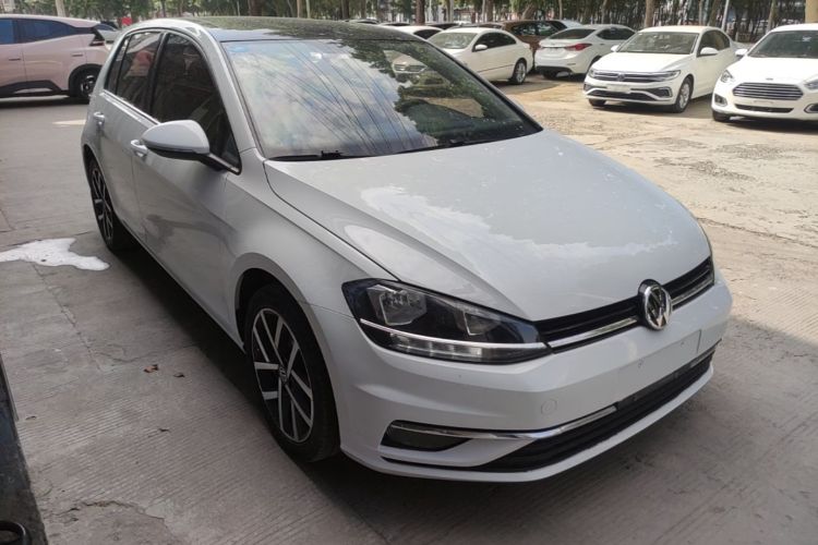 Volkswagen Golf 2018 car image #4
