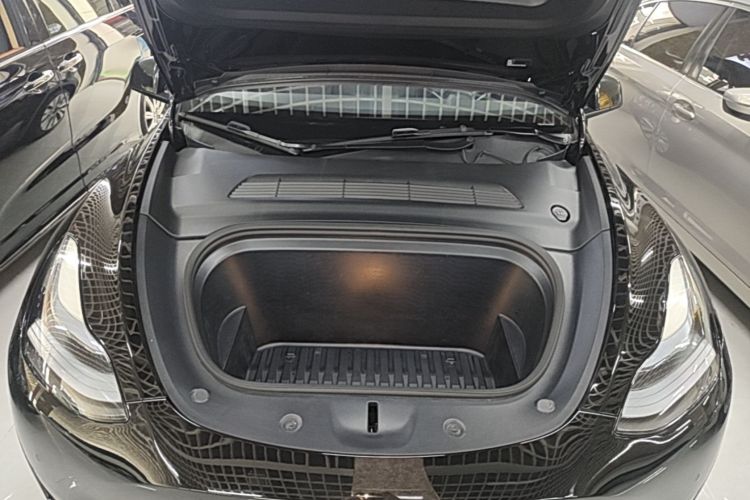 Tesla Model Y 2023 car image #20