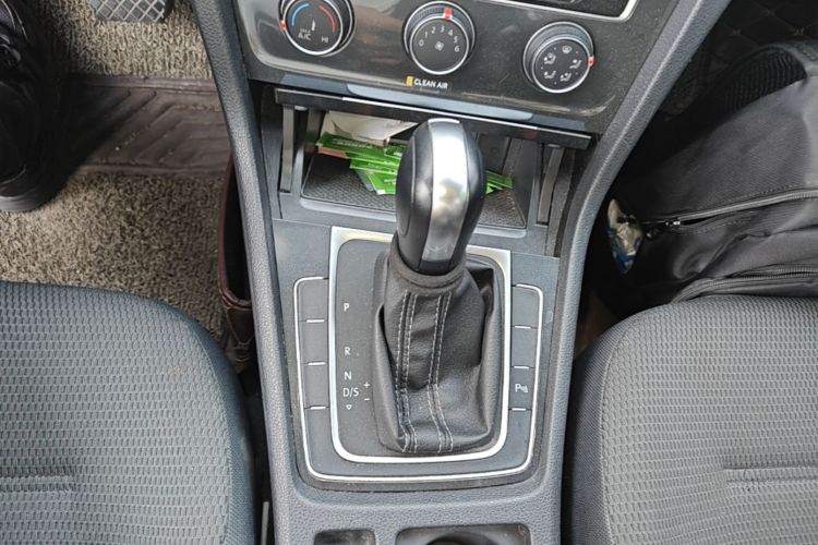 Volkswagen Golf 2017 car image #18