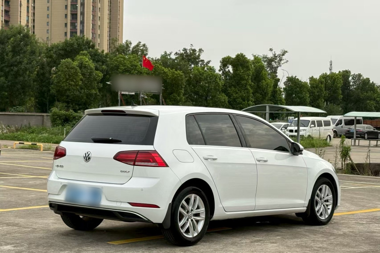 Volkswagen Golf 2019 car image #7