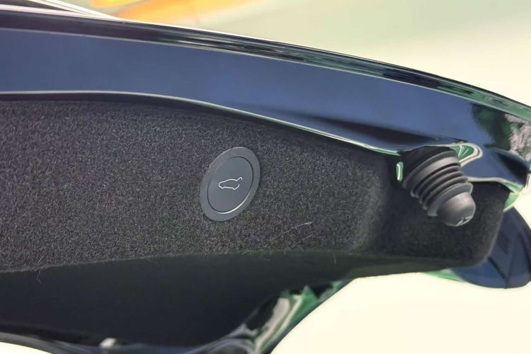 Tesla Model 3 2023 car image #9