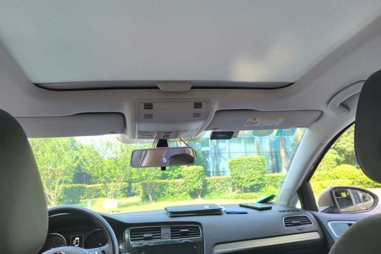 Volkswagen Golf 2020 car image #16