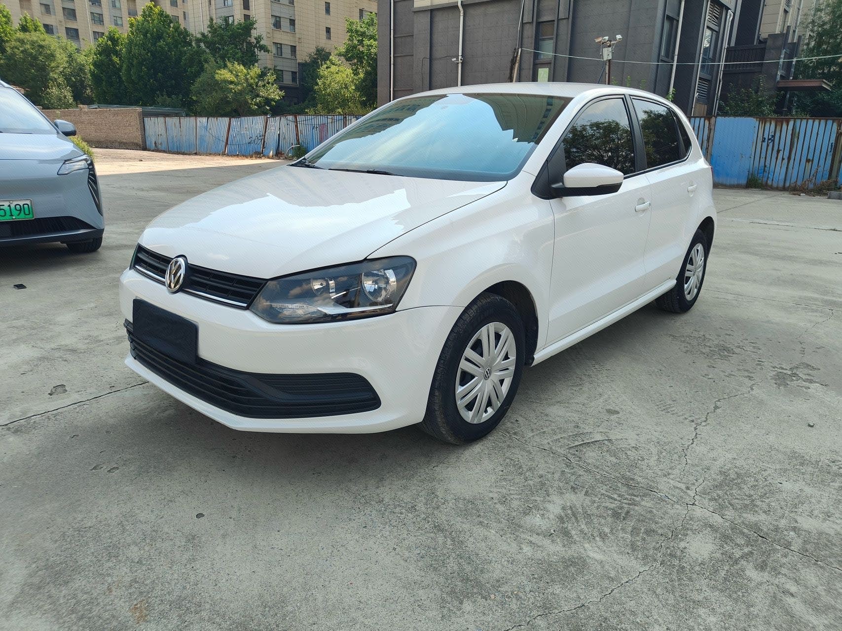 Volkswagen Polo 2017 car image 