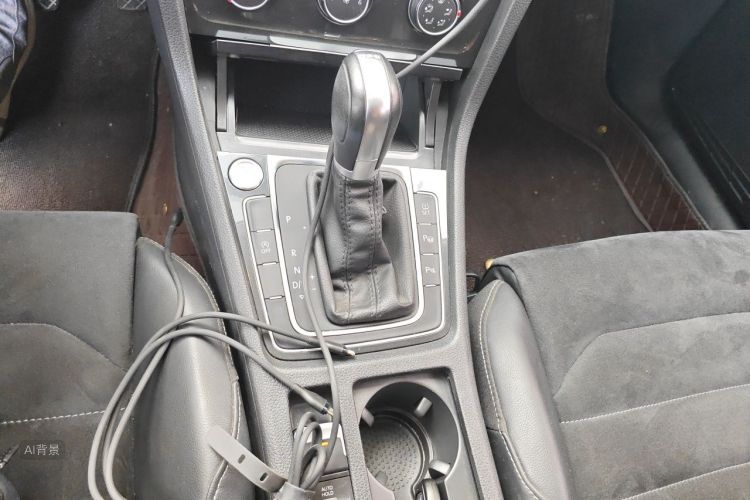 Volkswagen Golf 2020 car image #16
