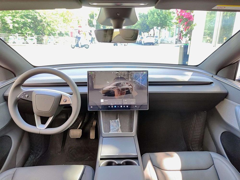 Tesla Model Y 2025 #8 Tesla Model Y 2025 immagine di auto #8