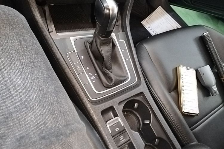 Volkswagen Golf 2019 صورة سيارة #18