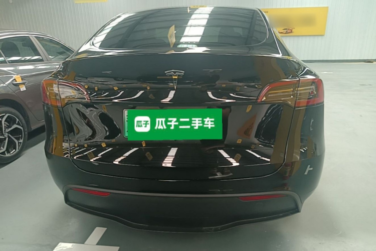 Tesla Model Y 2023 #6 Tesla Model Y 2023 car image #6