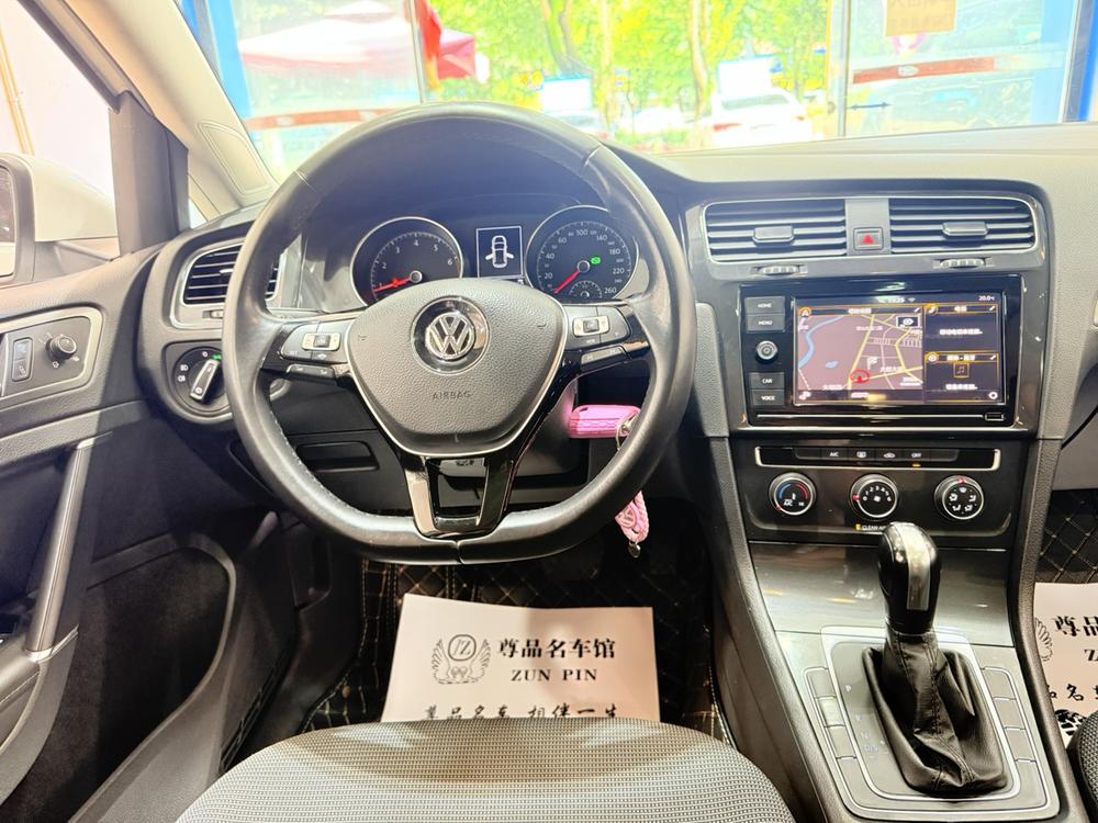 Volkswagen Golf 2019 car image #14