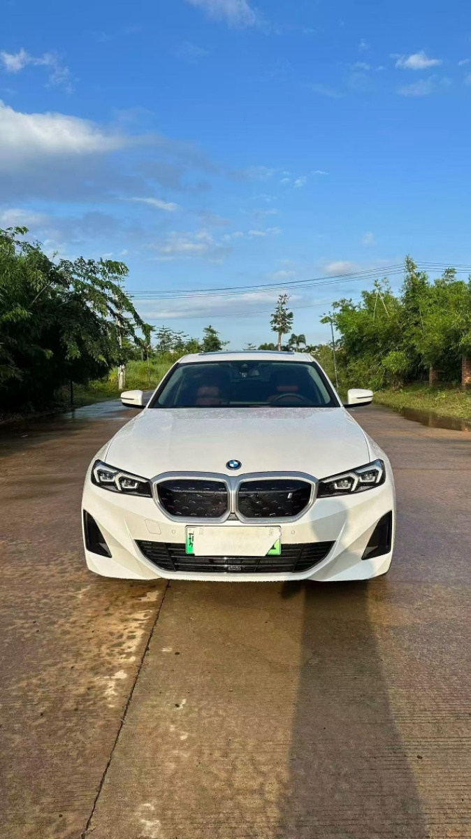 BMW i3 2025 car image #2