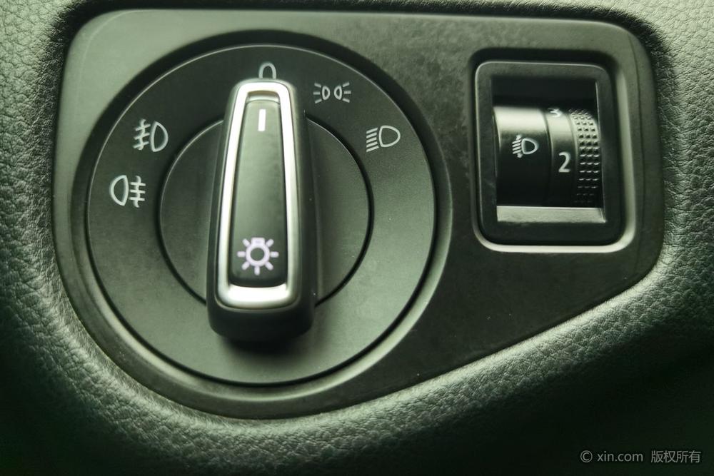 Volkswagen Golf 2017 car image #15