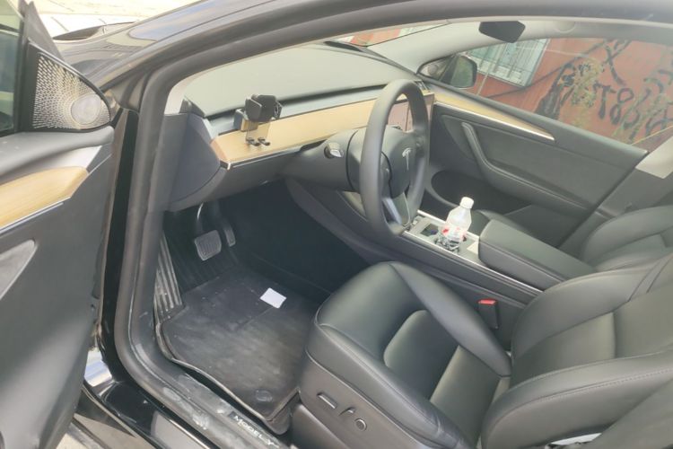 Tesla Model Y 2022 car image #12