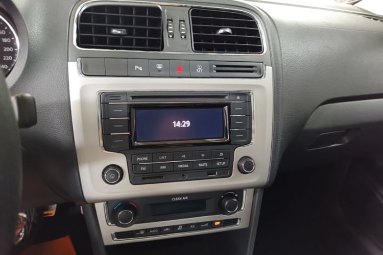 Volkswagen Polo 2017 car image #17