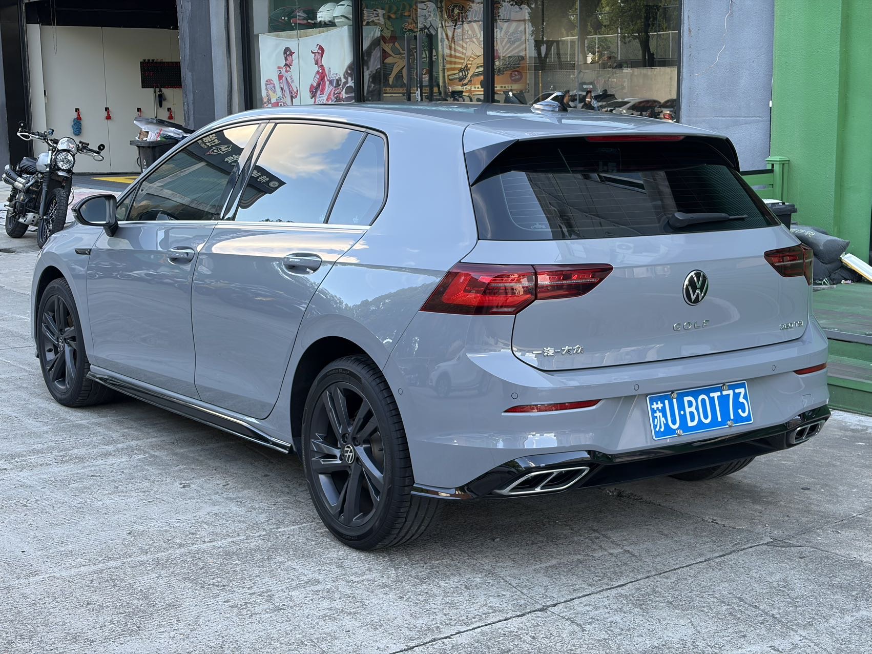 Volkswagen Golf 2023 car image #12